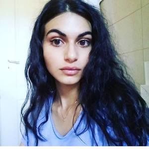 Meet your Posher, Sarah omen